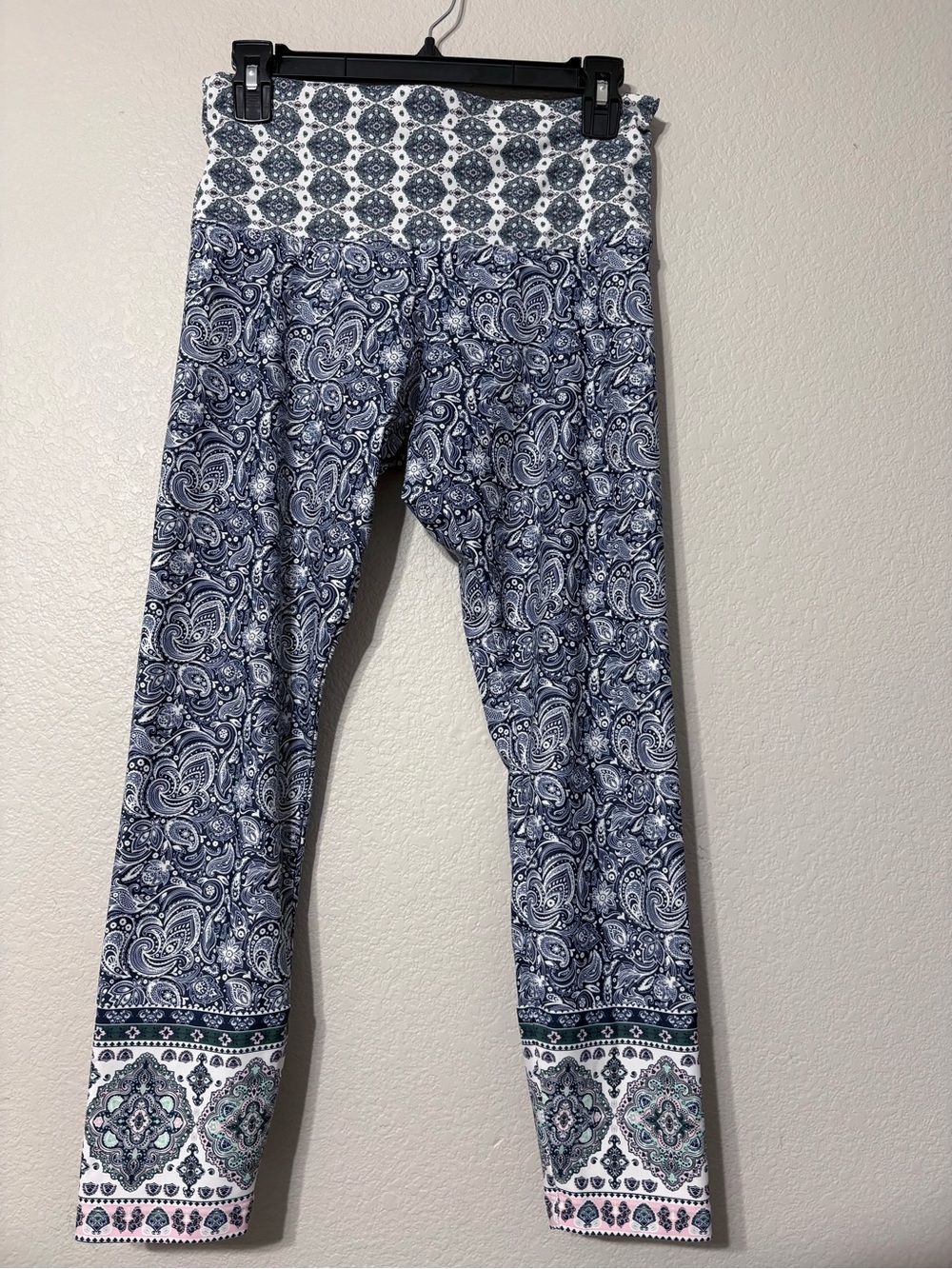 Uniquely Lorna Jane Navy Paisley Print Leggings Pink Green Medallion Tile Border